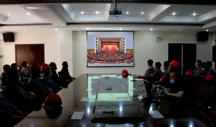 學(xué)習(xí)二十大、永遠(yuǎn)跟黨走、奮進(jìn)新征程！楚勝集團(tuán)組織全體